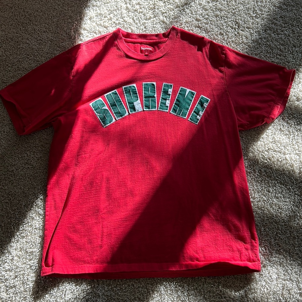 SUPREME Arc Appliqué Shirt Red